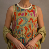 Daniela - Long floral dress with a fitted vest
