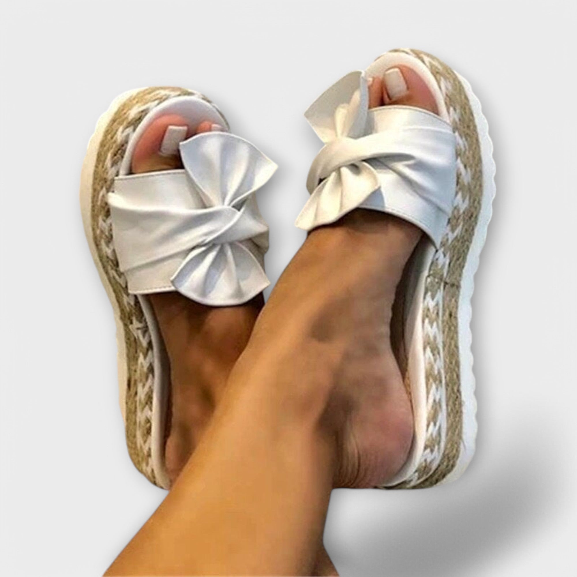 Gerlinde - Golden Plateau Sandals with Bow